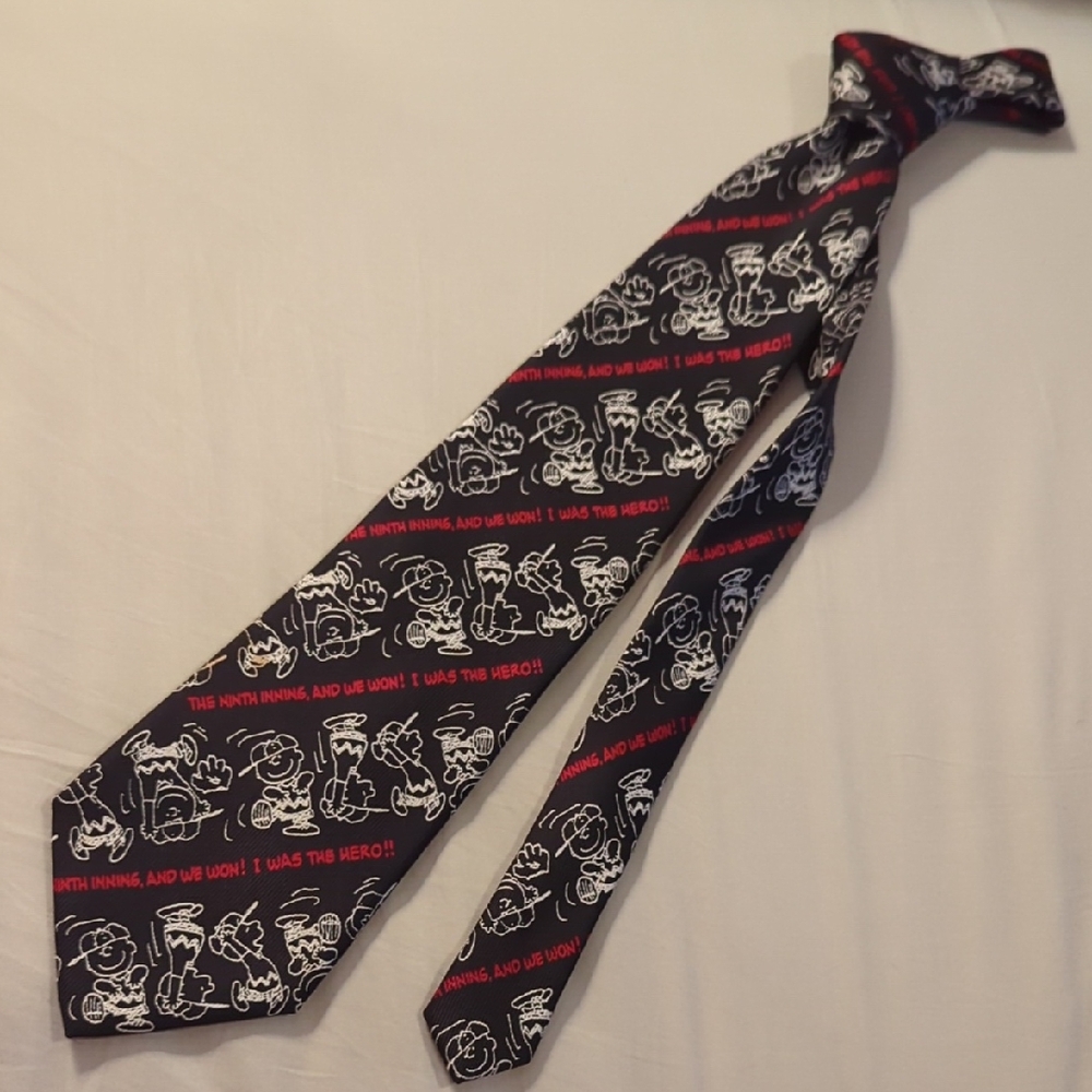 Iceberg Peanuts / Snoopy Cartoon Print Tie